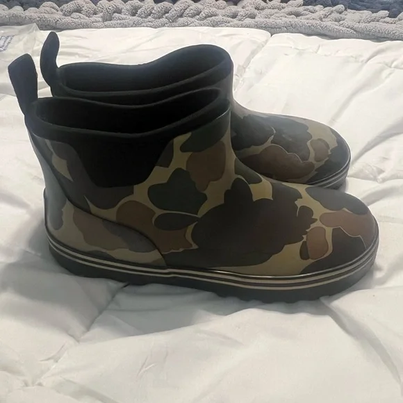 Magellan outdoors rubber camp kids boots size 5D - Picture 2 of 4